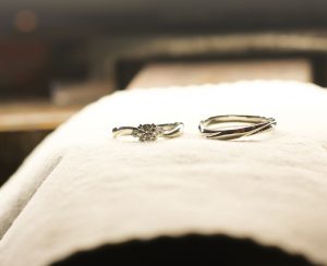 婚約指輪と結婚指輪_指輪のサイズ直し_天白区_アートジュエリー緑