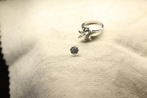 婚約指輪をダイヤモンドのペンダントにリフォームジュエリー_天白区_アートジュエリー緑_制作進行