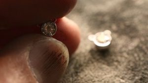 婚約指輪からリフォームジュエリーにてダイヤモンドのペンダントを制作進行_天白区_アートジュエリー緑