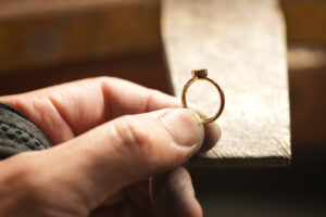 婚約指輪から新たなデザインの指輪にリフォームジュエリー_天白区_アートジュエリー緑