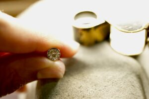 婚約指輪からダイヤモンドのペンダントにリフォームジュエリー制作_天白区_アートジュエリー緑制作進行