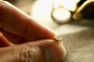 婚約指輪のダイヤモンドのミルセッティング_天白区_アートジュエリー緑制作進行