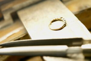 受け継がれた指輪をダイヤモンドのミルセッティングリングに制作進行_天白区_アートジュエリー緑