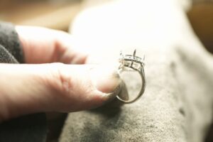 受け継がれた指輪を新たなデザインの指輪にリフォームジュエリー_天白区_アートジュエリー緑制作