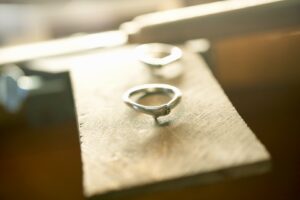 結婚指輪を新たなデザインの結婚指輪にリフォームジュエリー_天白区_アートジュエリー緑制作