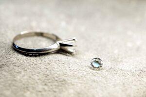 ご両親から受け継がれた婚約指輪を新たなデザインの婚約指輪へリフォームジュエリー制作進行_天白区_アートジュエリー緑制作進行