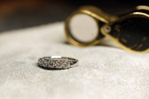 受け継ぐ想い、いまの輝きへ_エタニティリングの制作進行_天白区_アートジュエリー緑制作進行