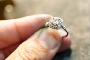 受け継がれる婚約指輪よりダブルヘイローリングの制作進行_クッションカット_天白区_アートジュエリー緑制作進行