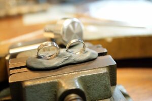 世界にひとつだけの和彫り結婚指輪_天白区_アートジュエリー緑制作進行