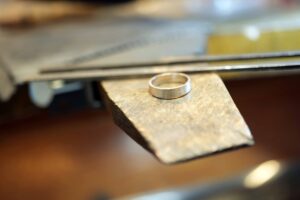 世界にひとつだけの和彫り結婚指輪_天白区_アートジュエリー緑制作進行