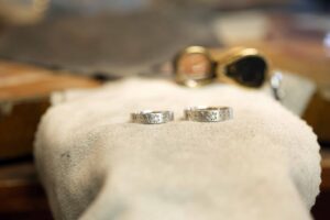 世界にひとつだけの和彫り結婚指輪_天白区_アートジュエリー緑制作進行
