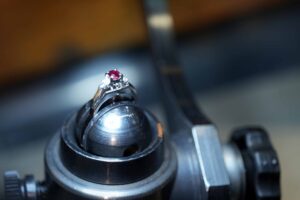 受け継がれたルビーの指輪、新たなデザインに生まれ変わりました_天白区_アートジュエリー緑制作進行
