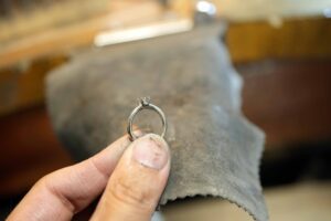 受け継がれたルビーの指輪、新たなデザインに生まれ変わりました_天白区_アートジュエリー緑制作進行