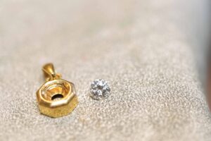 受け継がれたペンダントよりダイヤモンドの指輪へリフォームジュエリー_天白区_アートジュエリー緑制作進行
