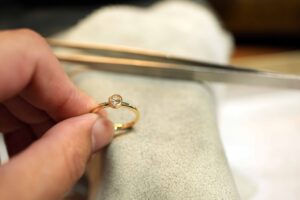 受け継がれたペンダントよりダイヤモンドの指輪へリフォームジュエリー_天白区_アートジュエリー緑制作進行