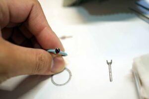 受け継がれたルビーの指輪、新たなデザインに生まれ変わりました_天白区_アートジュエリー緑制作進行