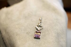 受け継がれた想いを、毎日に寄り添うかたちへ_天白区_アートジュエリー緑制作進行 (5)