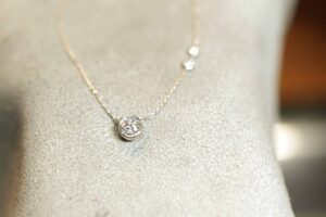 婚約指輪から生まれ変わる、家族の絆のペンダント。_天白区_アートジュエリー緑制作進行