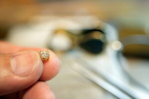 思い出を胸に、受け継ぐジュエリー_ 天白区_アートジュエリー緑制作進行