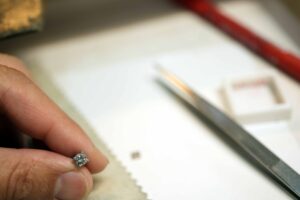 思い出を胸に、受け継ぐジュエリー_ 天白区_アートジュエリー緑制作進行
