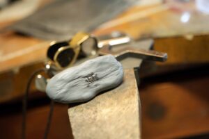 受け継いだダイヤモンドが、新たな輝きに_天白区_アートジュエリー緑制作進行