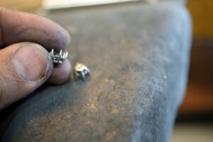ダイヤモンドペンダントに命を吹き込む時間_天白区_アートジュエリー緑制作進行