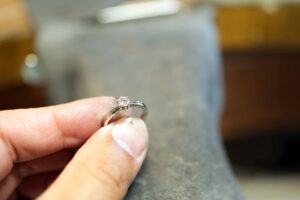 再び輝き出した婚約指輪✨ ご両家の顔合わせに間に合いました！_天白区_アートジュエリー緑制作進行